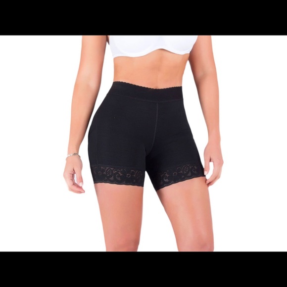 Small Faja bundle. 010 black and beige are mediums but will fit like smalls. - Picture 7 of 15